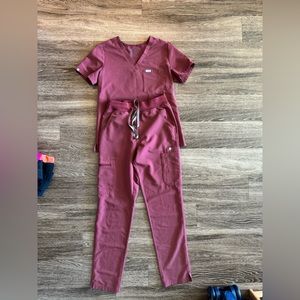 Figs Women’s Burgundy Pink Scrub Set